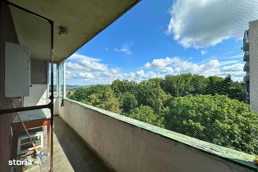 Apartament cu 3 camere decomandat în Cornișa