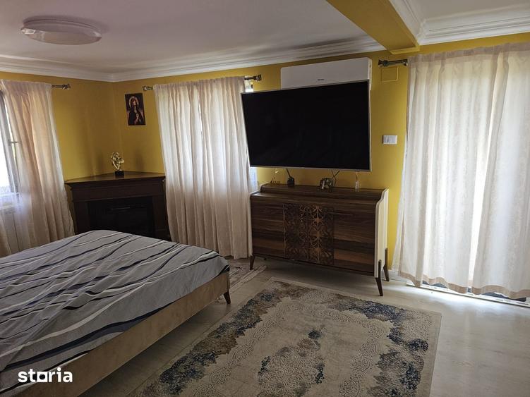 Casă cu 4 camere cu Teren 2000 Mp în Curtești