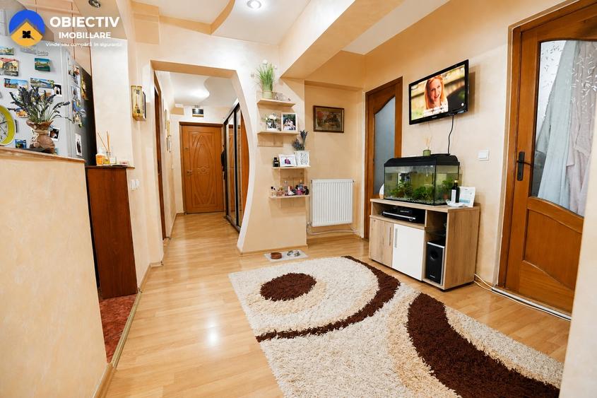 Apartament cu 3 camere decomandat în Mărăței