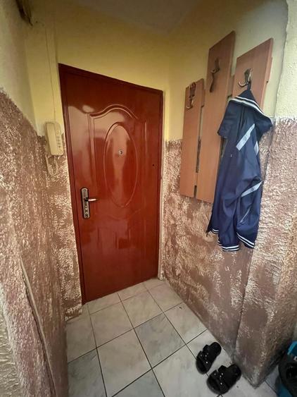 Apartament cu 3 camere semidecomandat în Micro 38