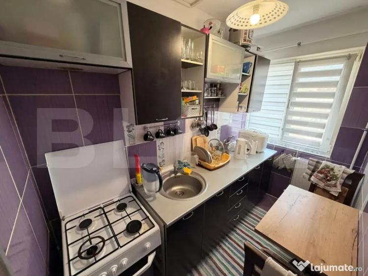 Apartament cu 2 camere semidecomandat în Craiovița Nouă