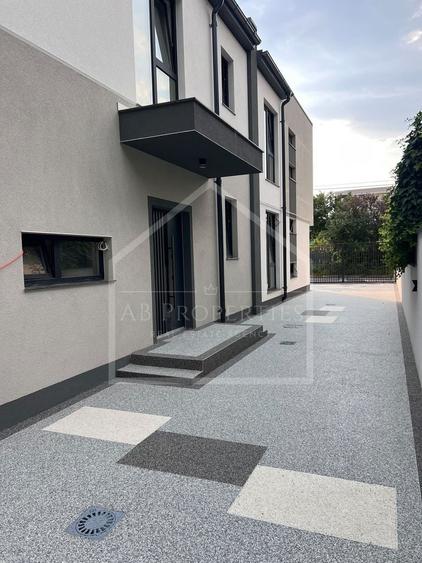 Duplex cu 4 camere cu Canalizare în Străulești