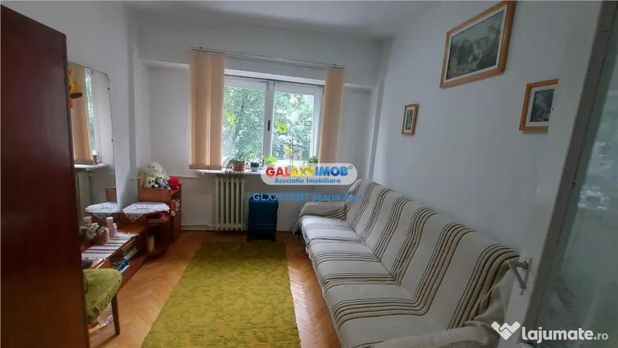 Apartament cu 3 camere semidecomandat în Central