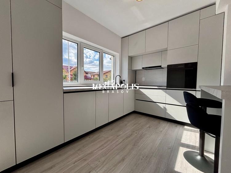Duplex cu 4 camere cu Canalizare în Sânpetru