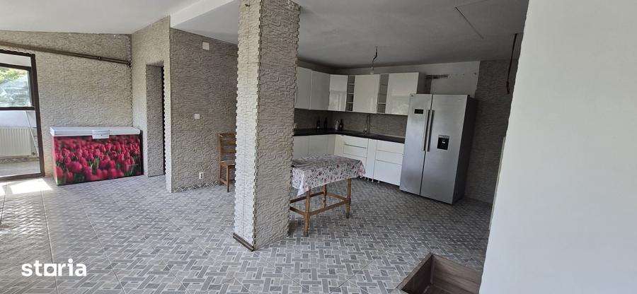 Casă cu 4 camere cu Teren 2365 Mp în Tărtășești