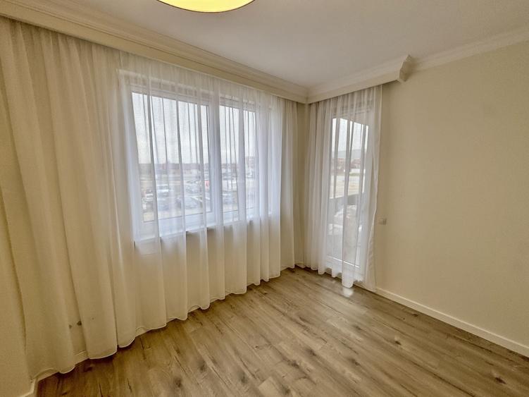 Apartament cu 4 camere decomandat în Florești