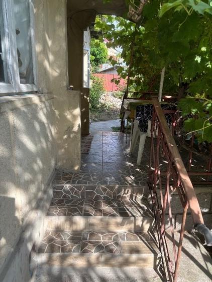 Casă individuală cu 3 camere cu Canalizare în Central