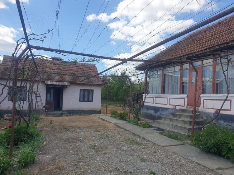 Casă cu 3 camere cu Teren 1022 Mp în Șișești