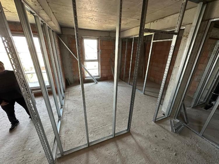 Duplex cu 4 camere cu Teren 200 Mp în Odăile