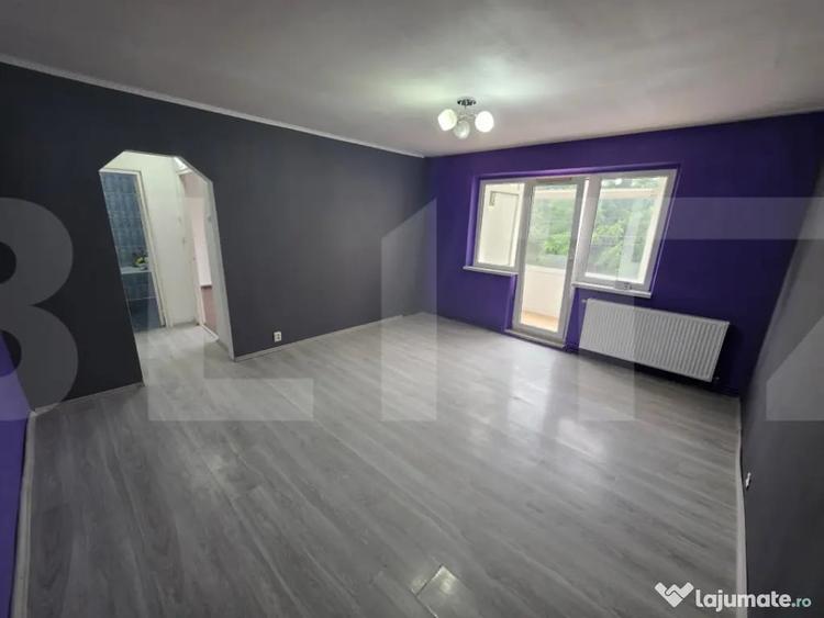 Apartament cu 3 camere semidecomandat în Ciucului