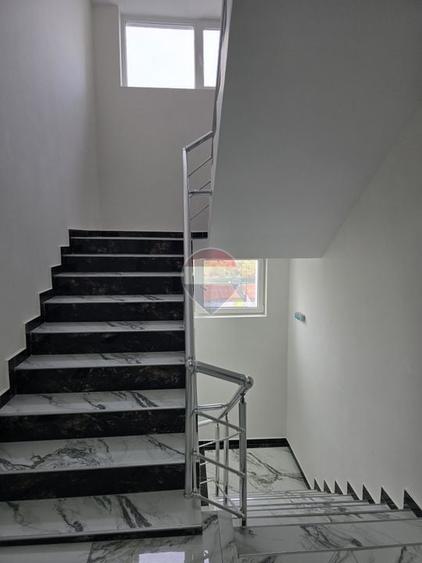 Apartament cu 2 camere semidecomandat în Vitan-Bârzești