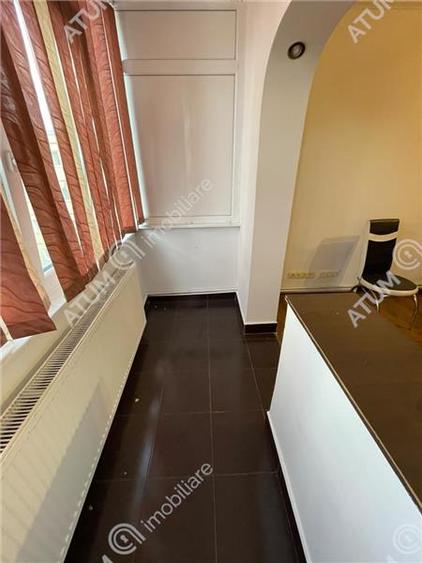 Apartament cu 3 camere decomandat, mobilat în Vasile Aaron