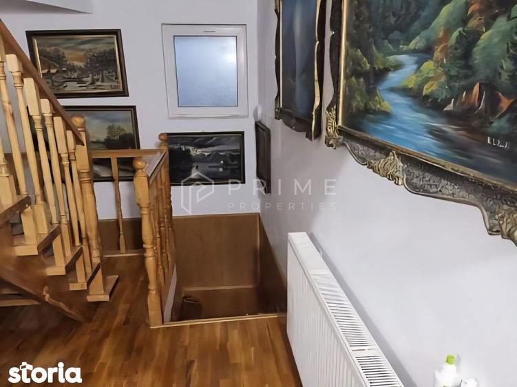Casă cu 8 camere cu Teren 922 Mp în Livezeni