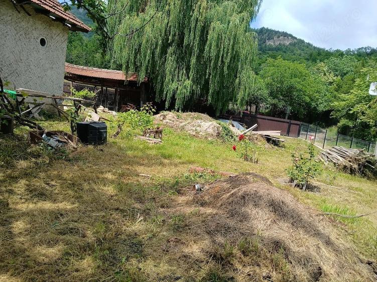 Casă cu Teren 1200 Mp în Bozioru