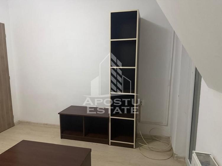 Apartament cu 3 camere decomandat, mobilat în Dâmbovița