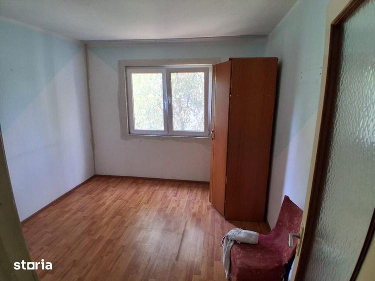 Apartament cu 3 camere decomandat în Sud