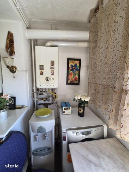 Apartament cu 3 camere semidecomandat în Giulești
