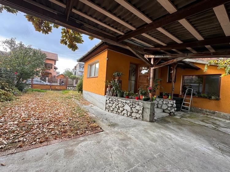 Casă cu 4 camere cu Teren 500 Mp în Central