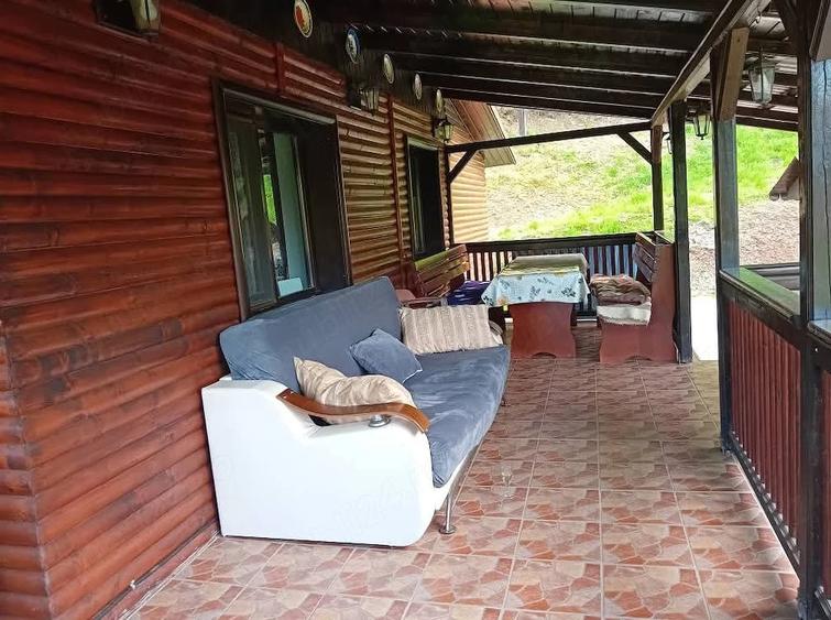 Casă cu 4 camere cu Teren 8195 Mp în Bucea