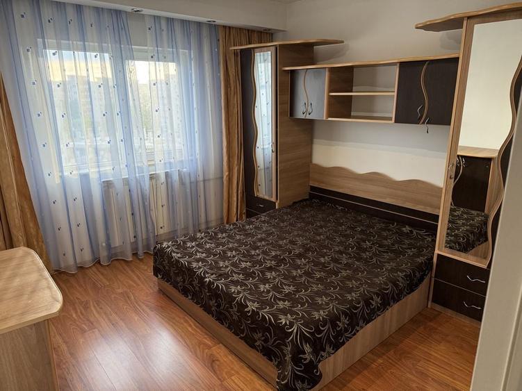 Apartament cu 3 camere decomandat în Vitan