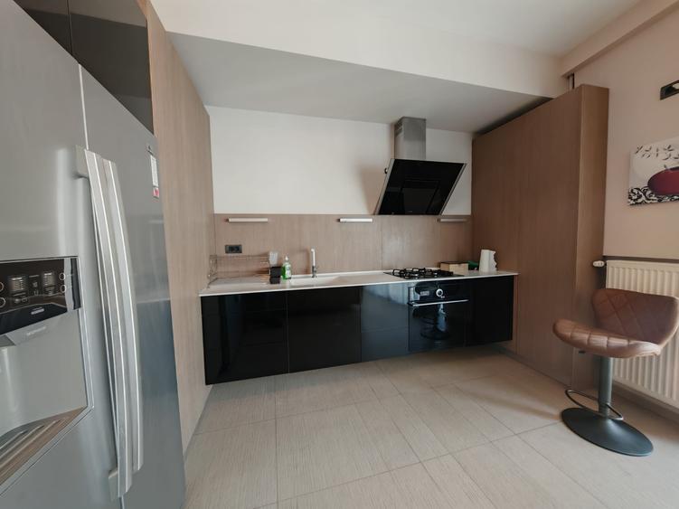 Apartament cu 3 camere, mobilat în Floreasca