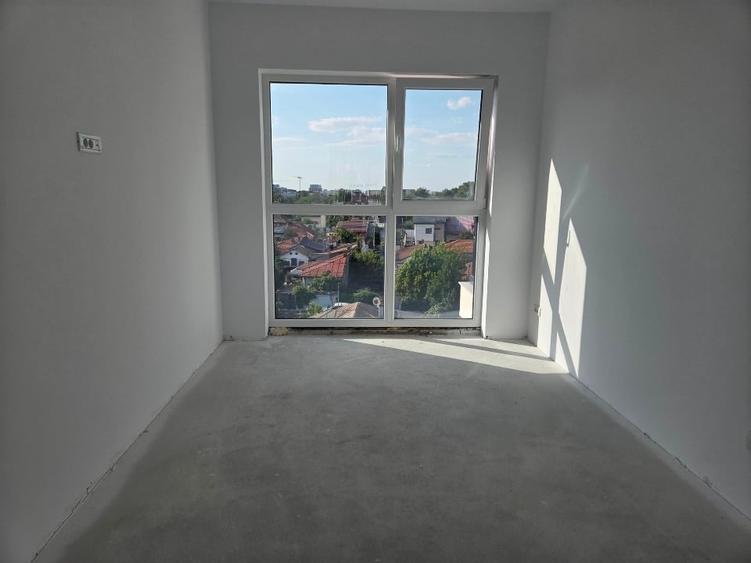Apartament cu 3 camere decomandat în Colentina