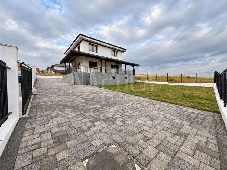 Casă individuală cu 4 camere cu Teren 500 Mp în Chinteni