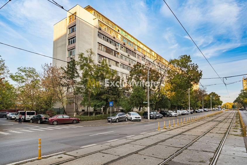 Apartament cu 3 camere semidecomandat în Crângași