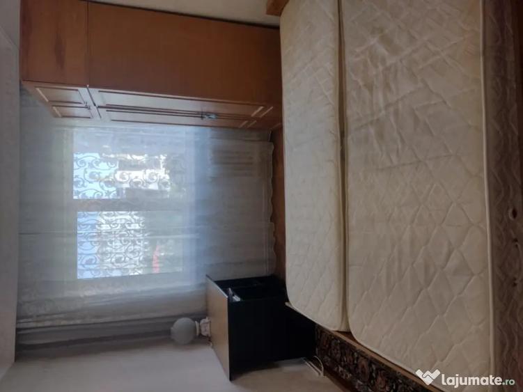 Apartament cu 2 camere decomandat în Podu Roș