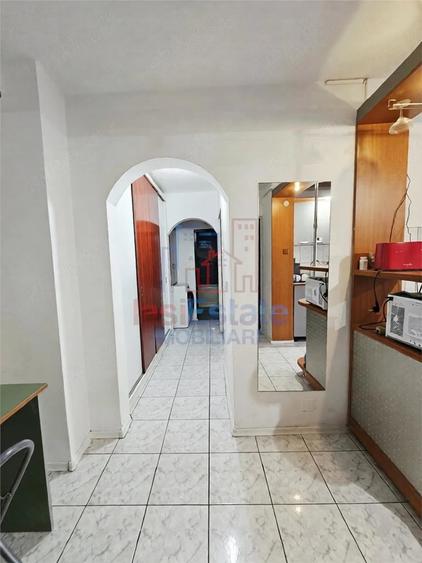 Apartament cu 3 camere decomandat în Filiași