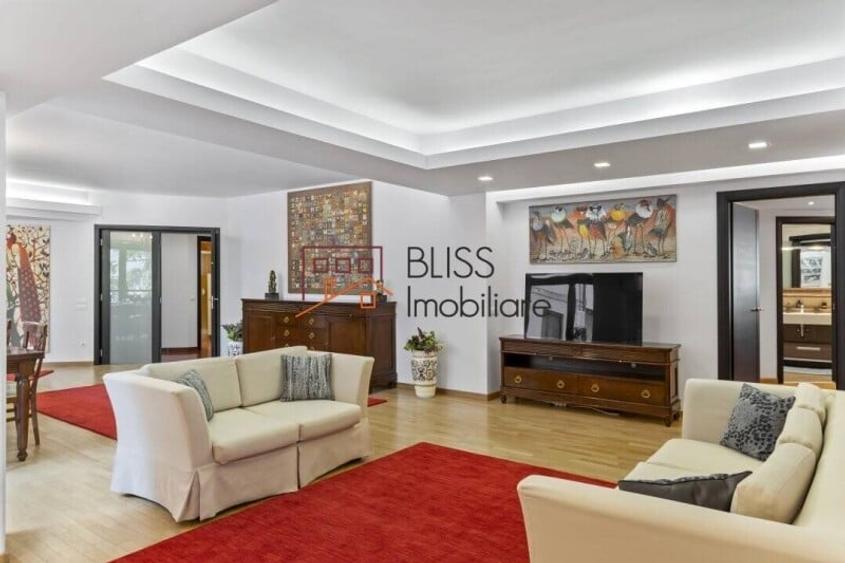 Apartament cu 3 camere semidecomandat în Arcul de Triumf