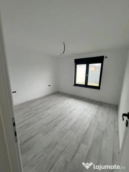 Casă cu 4 camere cu Teren 600 Mp în Satu Nou de Jos