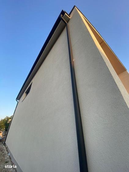 Casă cu 4 camere în Dumbrăvița