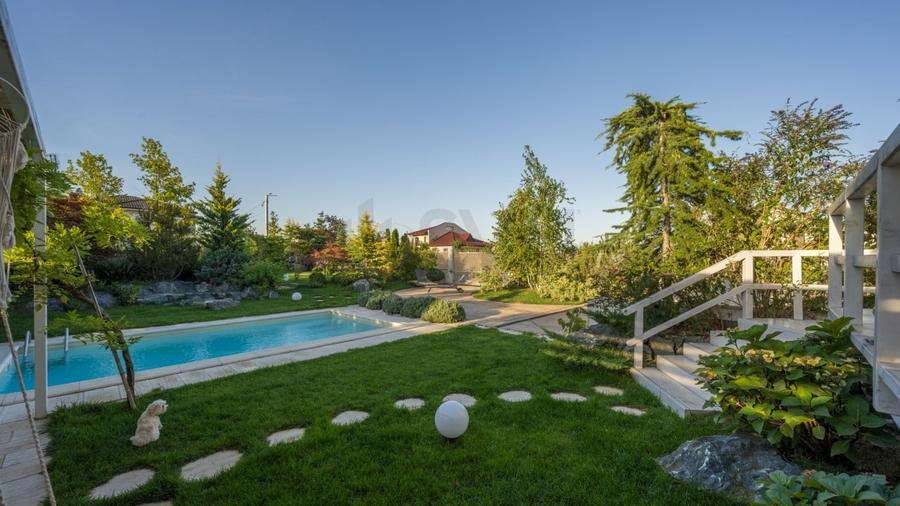 Casă individuală cu 7 camere cu Piscina în Central