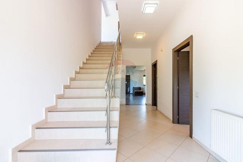 Casă individuală cu 5 camere cu Teren 2436 Mp în Alexandriei