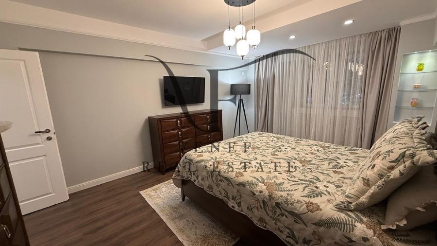 Apartament cu 3 camere decomandat în Decebal