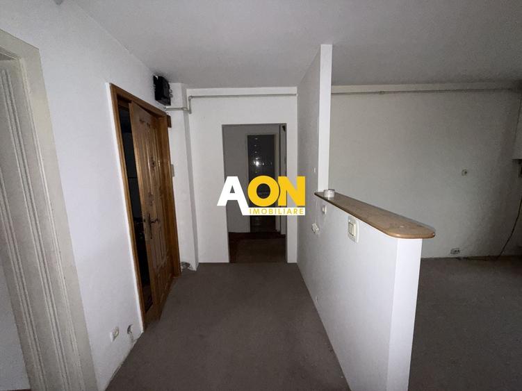 Apartament cu 3 camere decomandat în Cetate