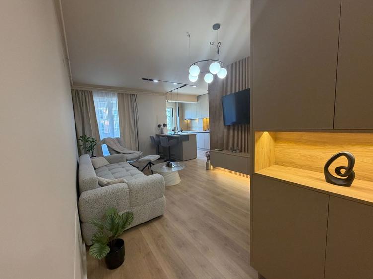 Apartament cu 3 camere semidecomandat, mobilat în Florești