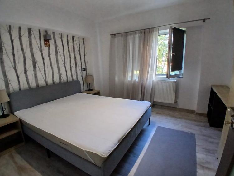 Apartament cu 3 camere decomandat, mobilat în Central