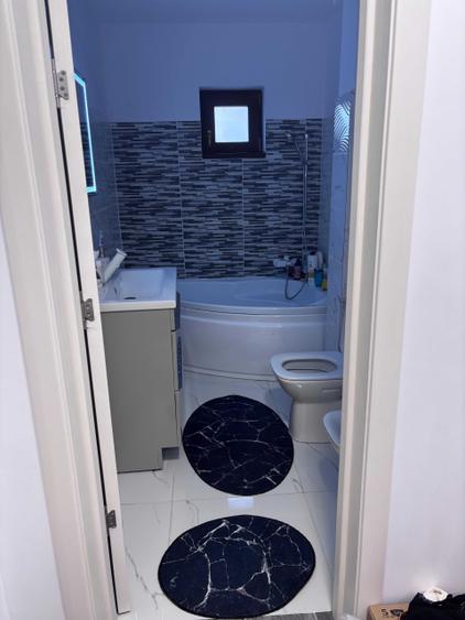 Apartament cu 3 camere decomandat în Săvinești