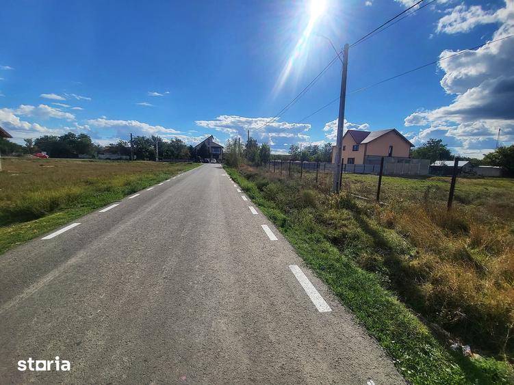 Teren de 8380 mp, în Vădeni
