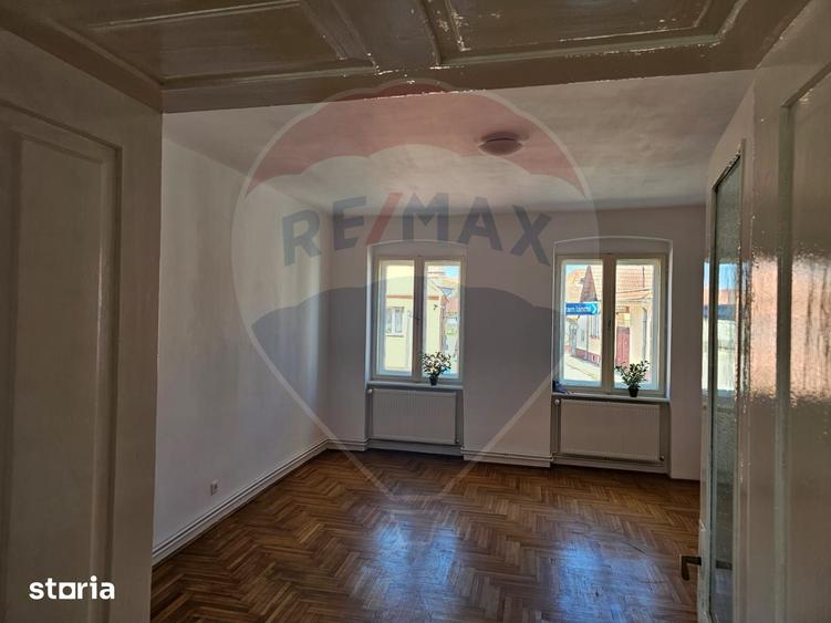 Casă cu 3 camere cu Teren 305 Mp în IAR