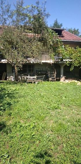 Casă cu 4 camere în Pietrișu