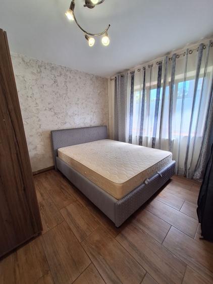 Apartament cu 3 camere decomandat în Nicolina