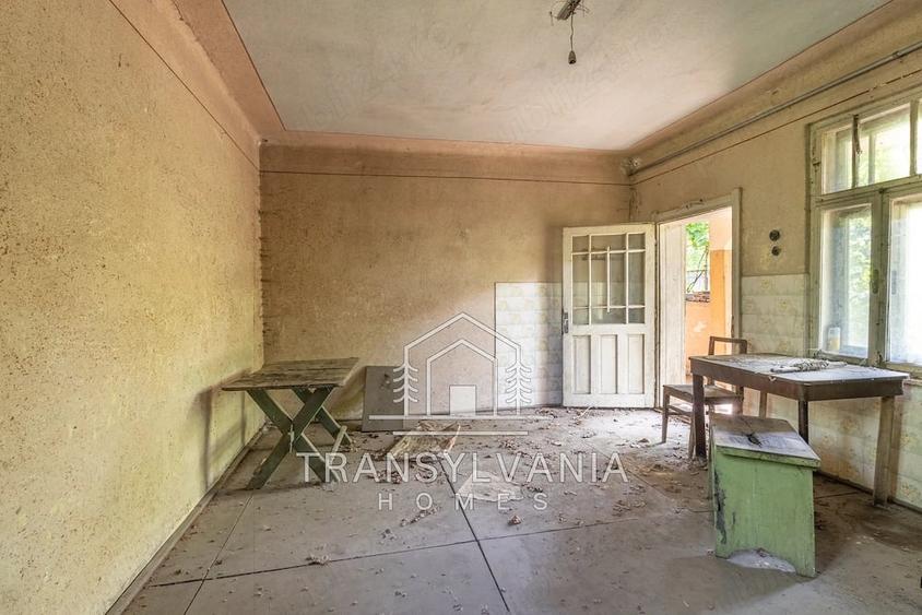 Casă cu Teren 1922 Mp în Colonia