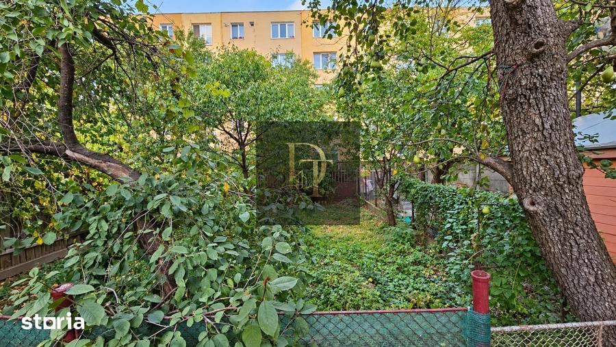 Casă cu 5 camere cu Teren 446 Mp în Florilor