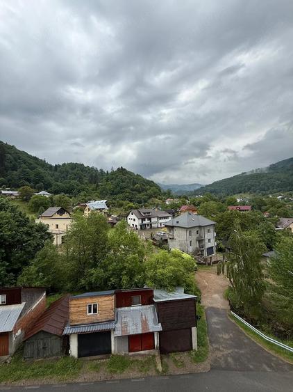 Apartament cu 3 camere semidecomandat în Cavnic