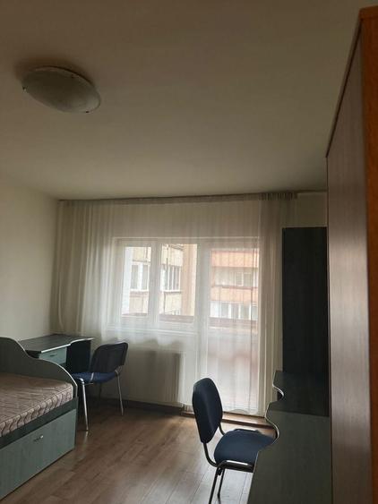 Apartament cu 3 camere decomandat în Micești