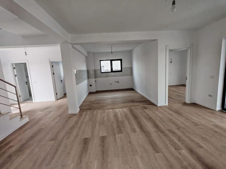 Casă individuală cu 5 camere cu Canalizare în Berceni