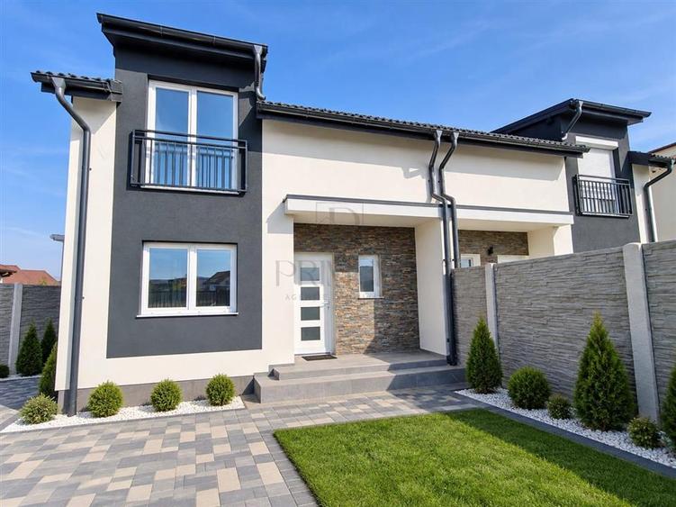 Duplex cu 4 camere cu Canalizare în Urseni